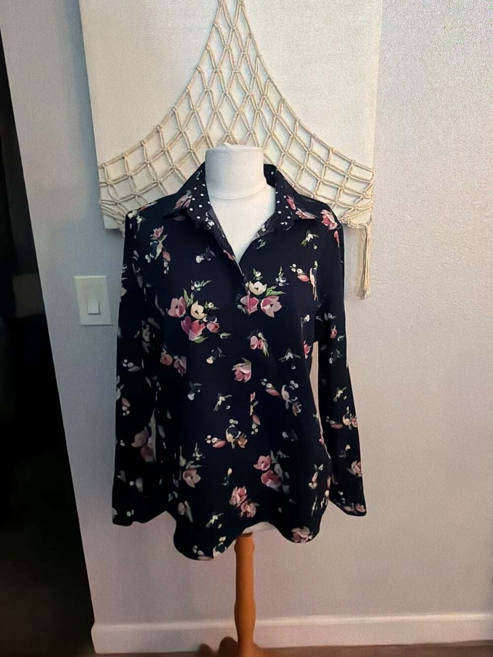 Chaps Women's Floral Print Long Sleeve No Iron Blouse
XL